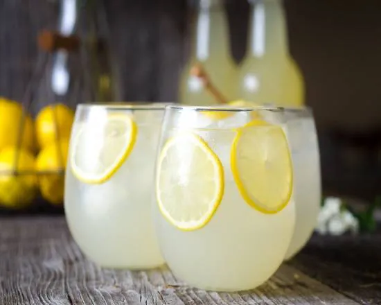 Sparkling honey citron drinks with lemon slices